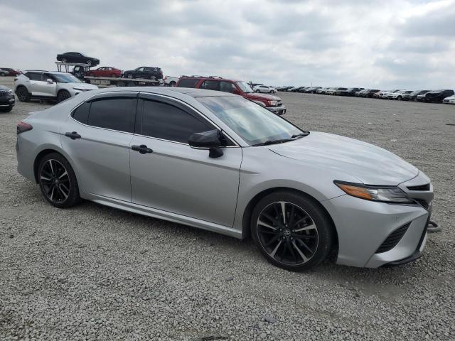  TOYOTA CAMRY 2018 Srebrny