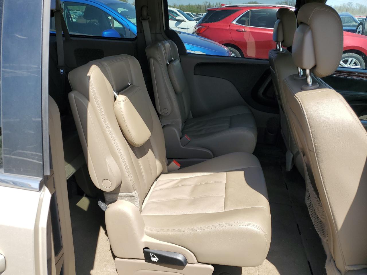 2016 Chrysler Town & Country Touring VIN: 2C4RC1BGXGR185737 Lot: 52151285