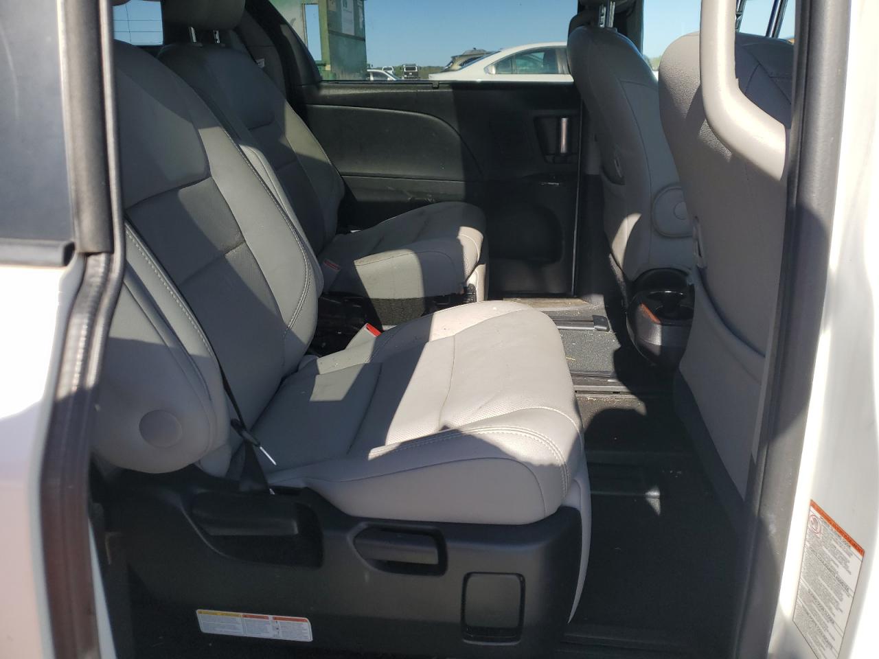 2017 Toyota Sienna Xle VIN: 5TDYZ3DC7HS810930 Lot: 51924515