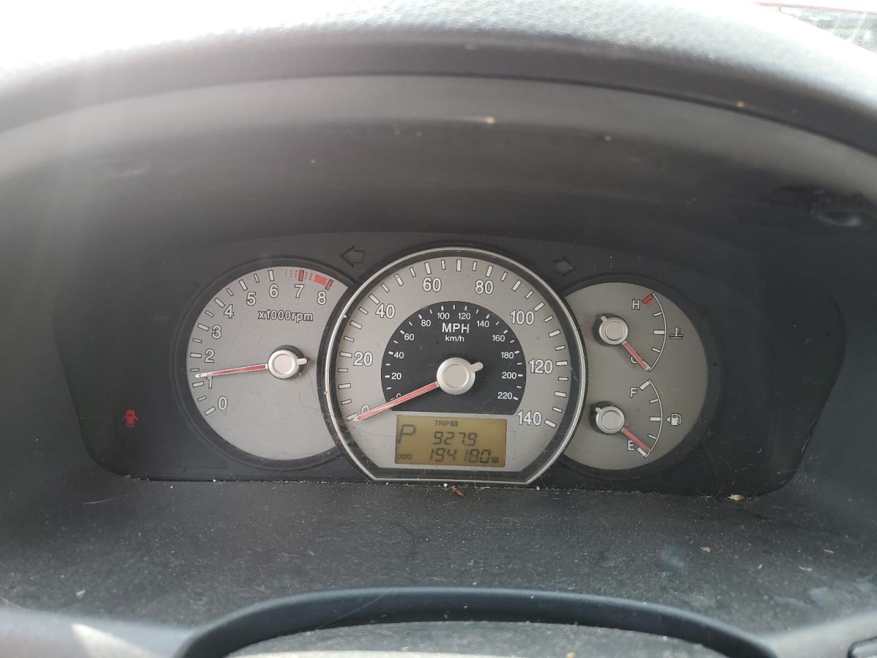 2007 Kia Rondo Base VIN: KNAFG525477055531 Lot: 52850155