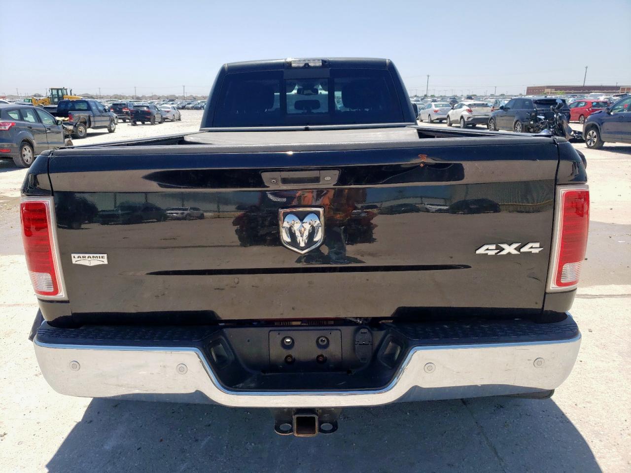 2016 RAM 3500 - Image 7