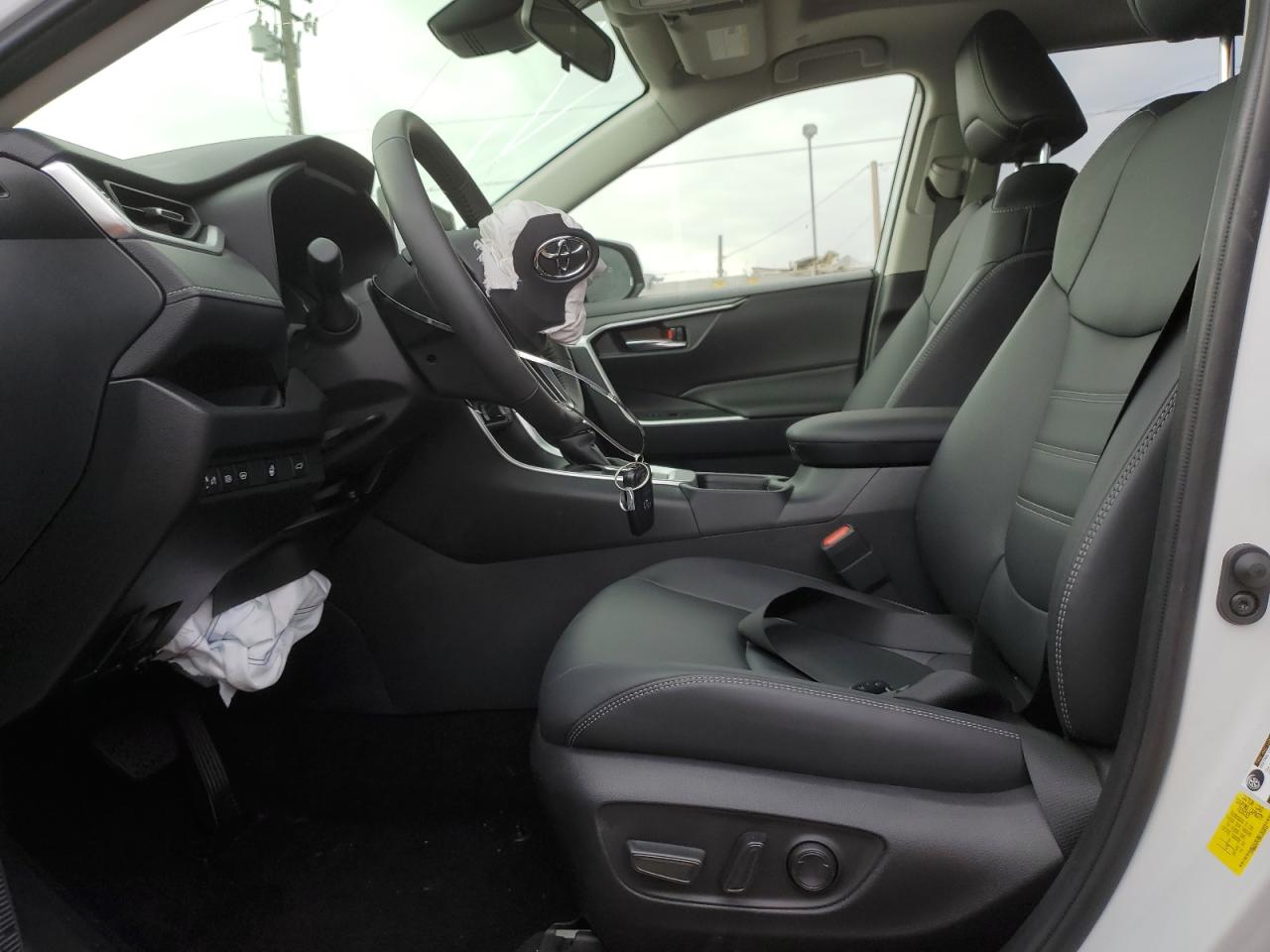 2024 Toyota RAV 4 - Image 7