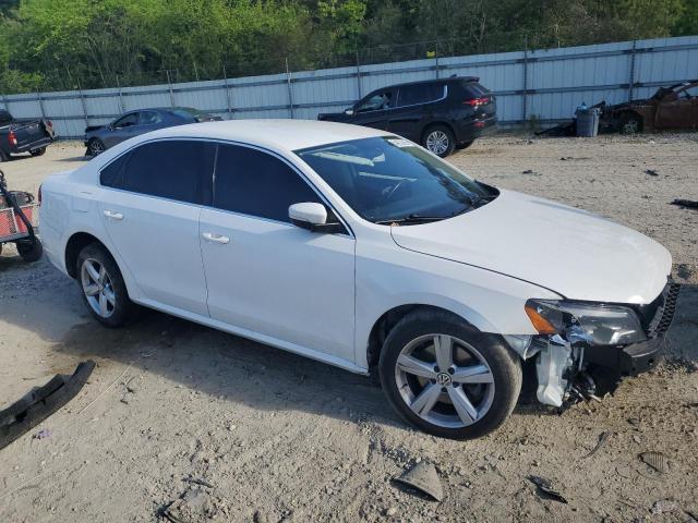  VOLKSWAGEN PASSAT 2015 Белый