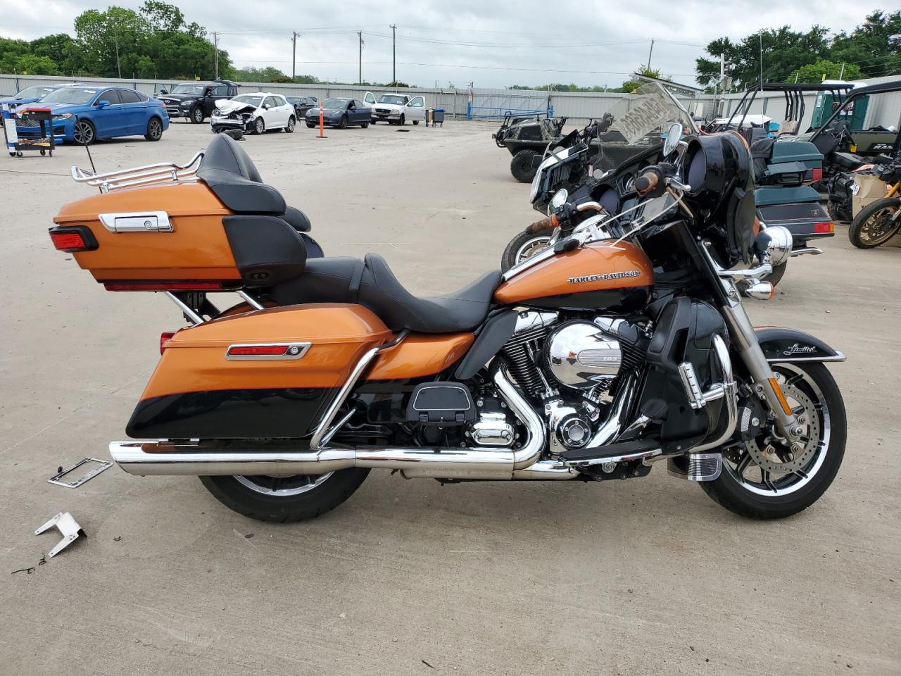 2014 Harley-Davidson Flhtk Electra Glide Ultra Limited for Sale in Wilmer, TX - Minor Dent/Scratches