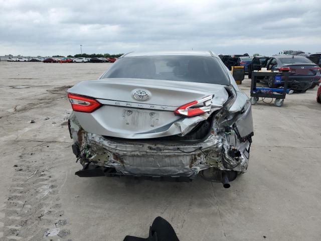  TOYOTA CAMRY 2018 Srebrny