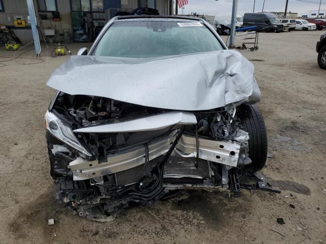  TOYOTA CAMRY 2018 Srebrny