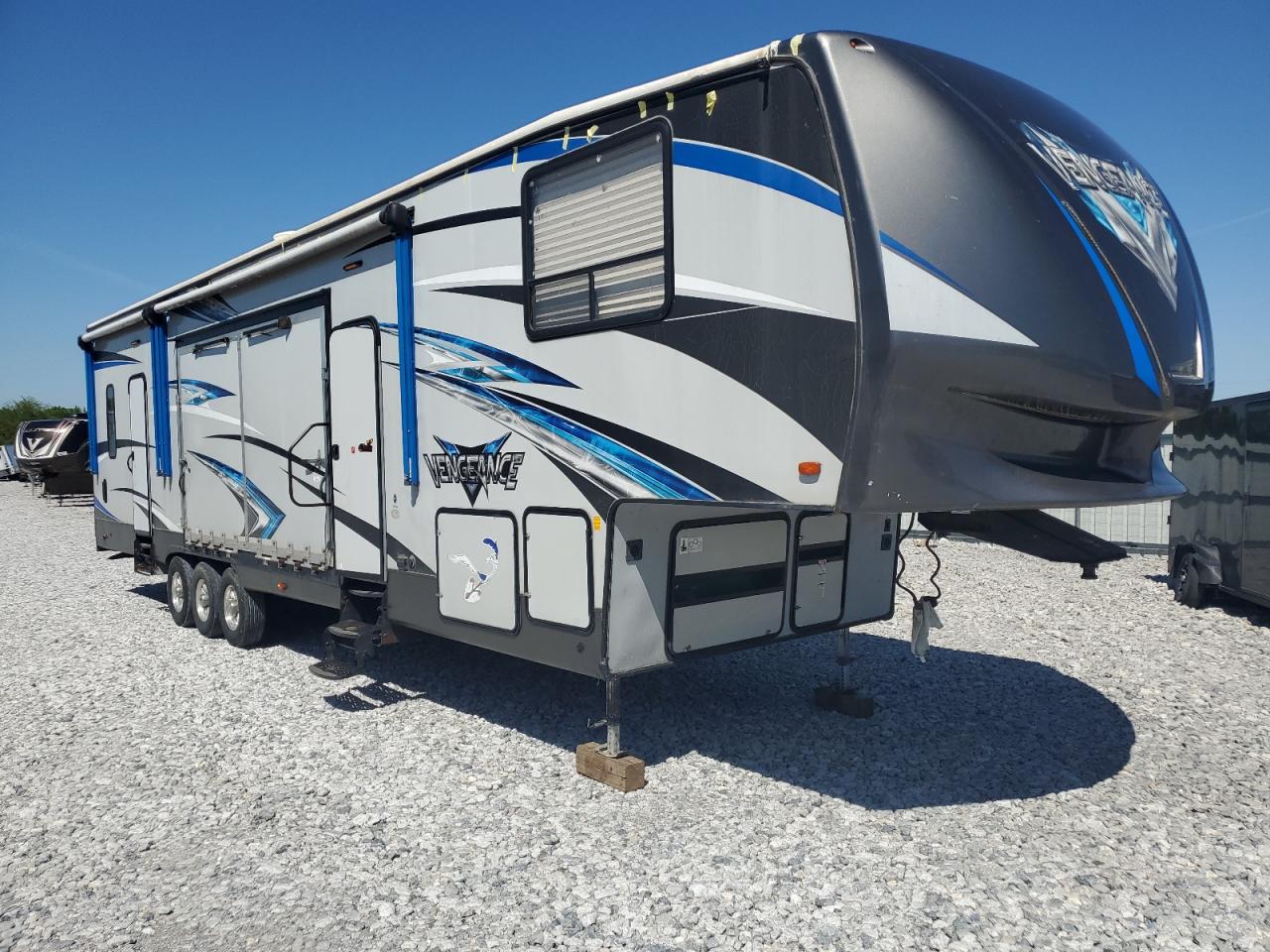 2017 Rv Vengeance for Sale in Prairie Grove, AR - Hail