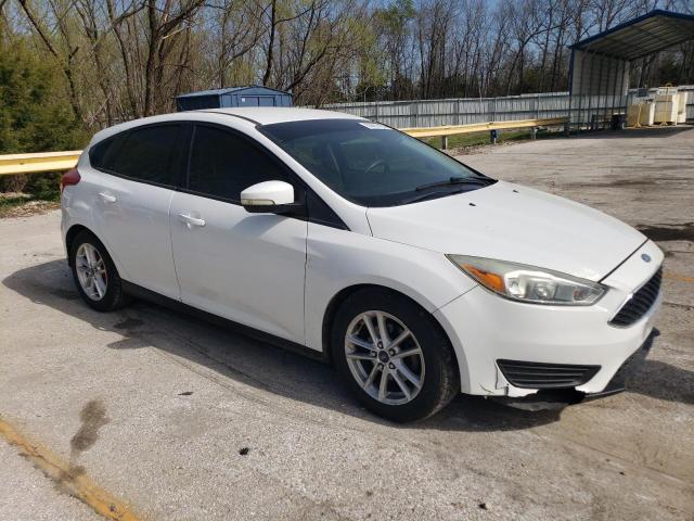 Hatchbacks FORD FOCUS 2015 Biały