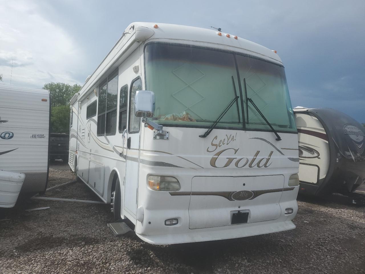 2004 Freightliner Chassis X Line Motor Home for Sale in Hueytown, AL - Side