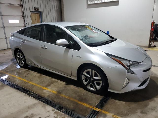  TOYOTA PRIUS 2017 Серебристый