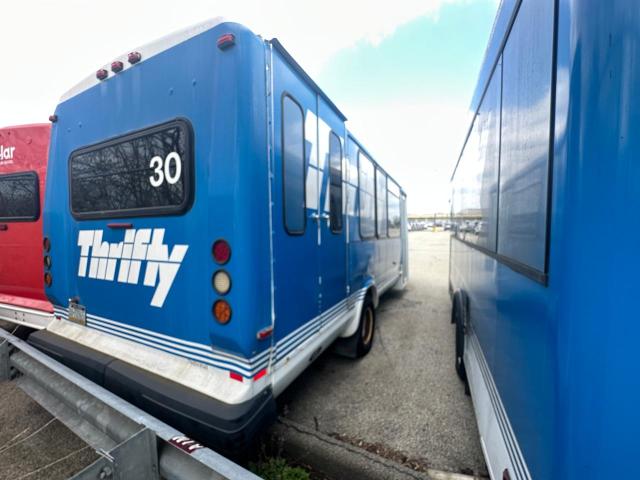 2014 Ford Econoline E450 Super Duty Cutaway Van