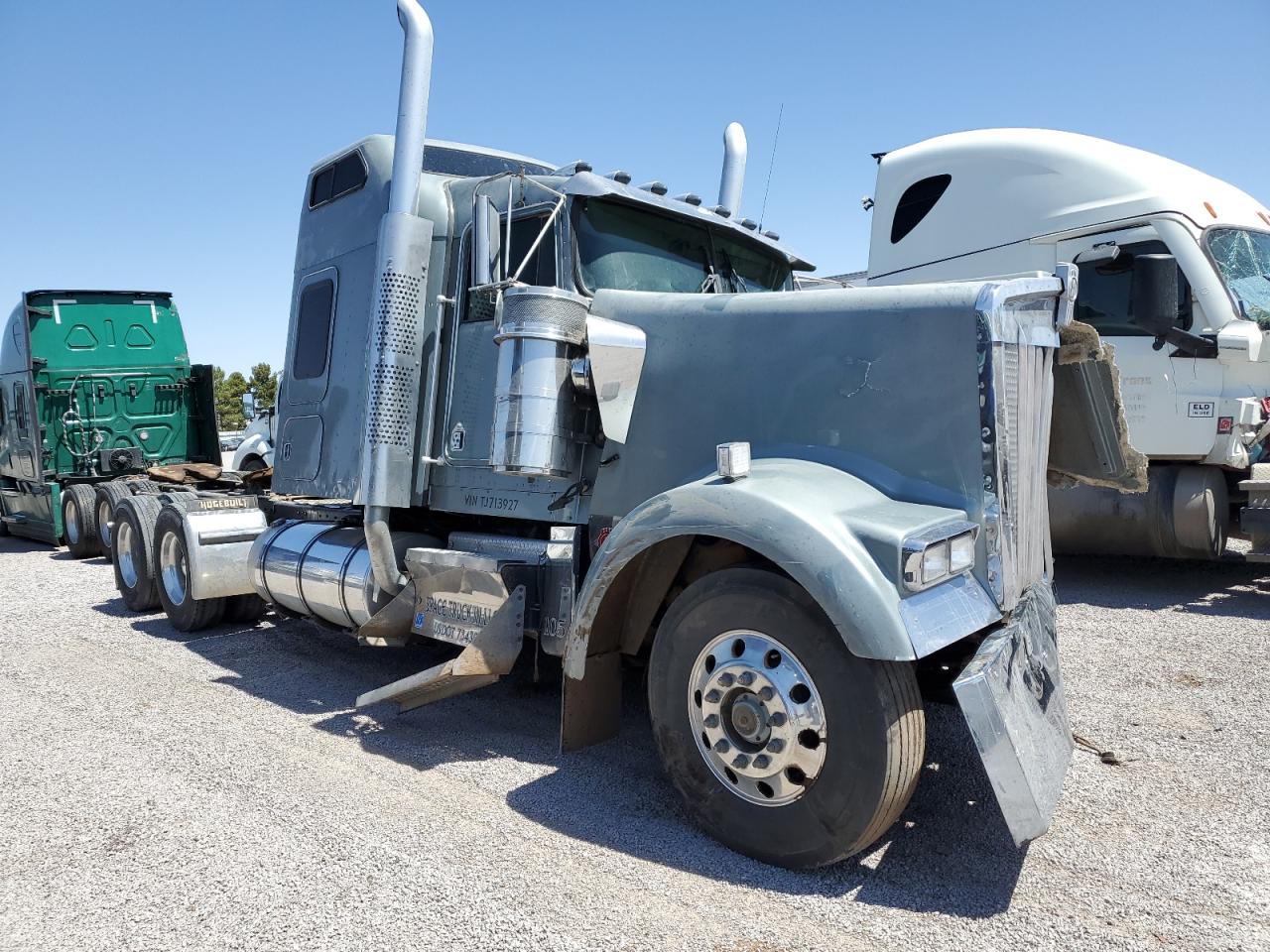 1996 Kenworth W900 Semi Truck for Sale in Anthony, TX - Front End