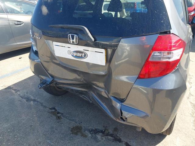 2015 HONDA JAZZ ES +