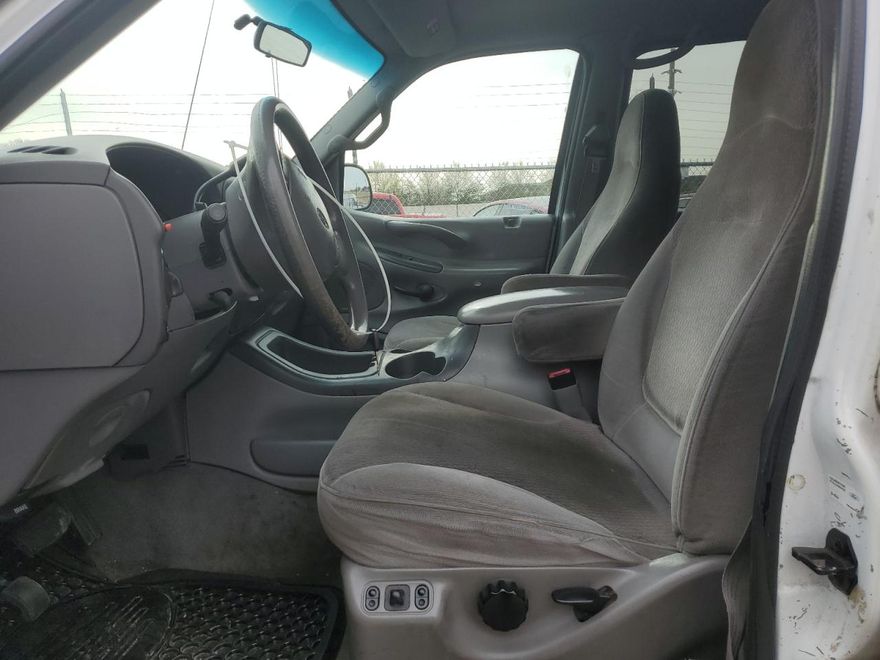 1998 Ford Expedition VIN: 1FMRU18W0WLA68991 Lot: 50852025