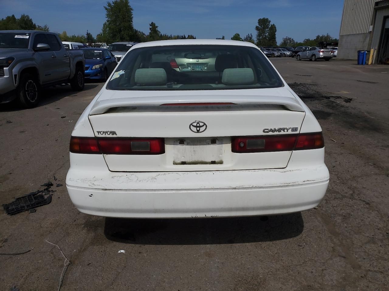 1999 Toyota Camry Le VIN: JT2BG28K3X0321443 Lot: 54210745