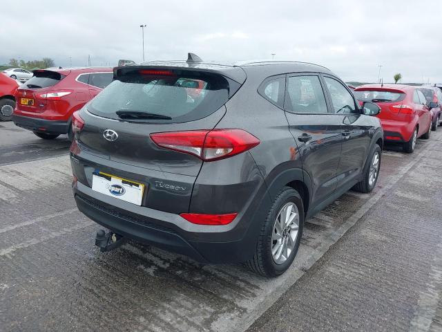 2016 HYUNDAI TUCSON SE