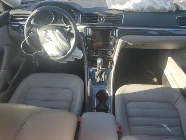  VOLKSWAGEN PASSAT 2017 Серебристый