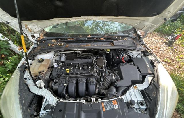Sedans FORD FOCUS 2015 Biały