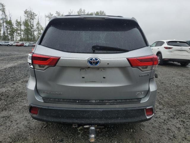  TOYOTA HIGHLANDER 2018 Srebrny
