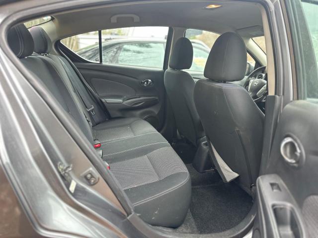 Sedans NISSAN VERSA 2016 Szary