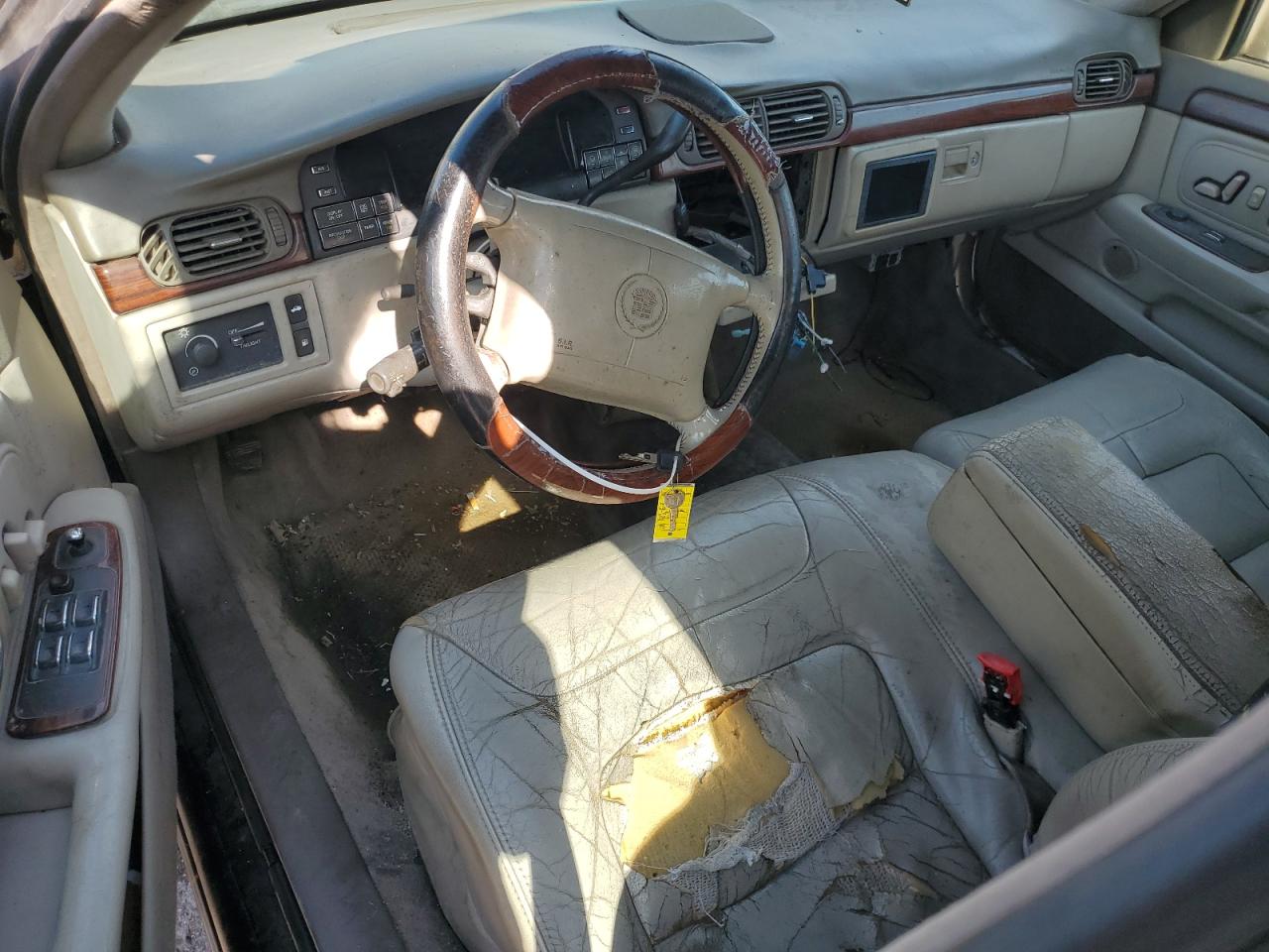 1998 Cadillac Deville VIN: 1G6KD54Y6WU713788 Lot: 53745175