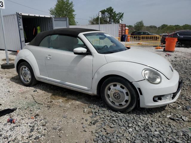  VOLKSWAGEN BEETLE 2015 Белый
