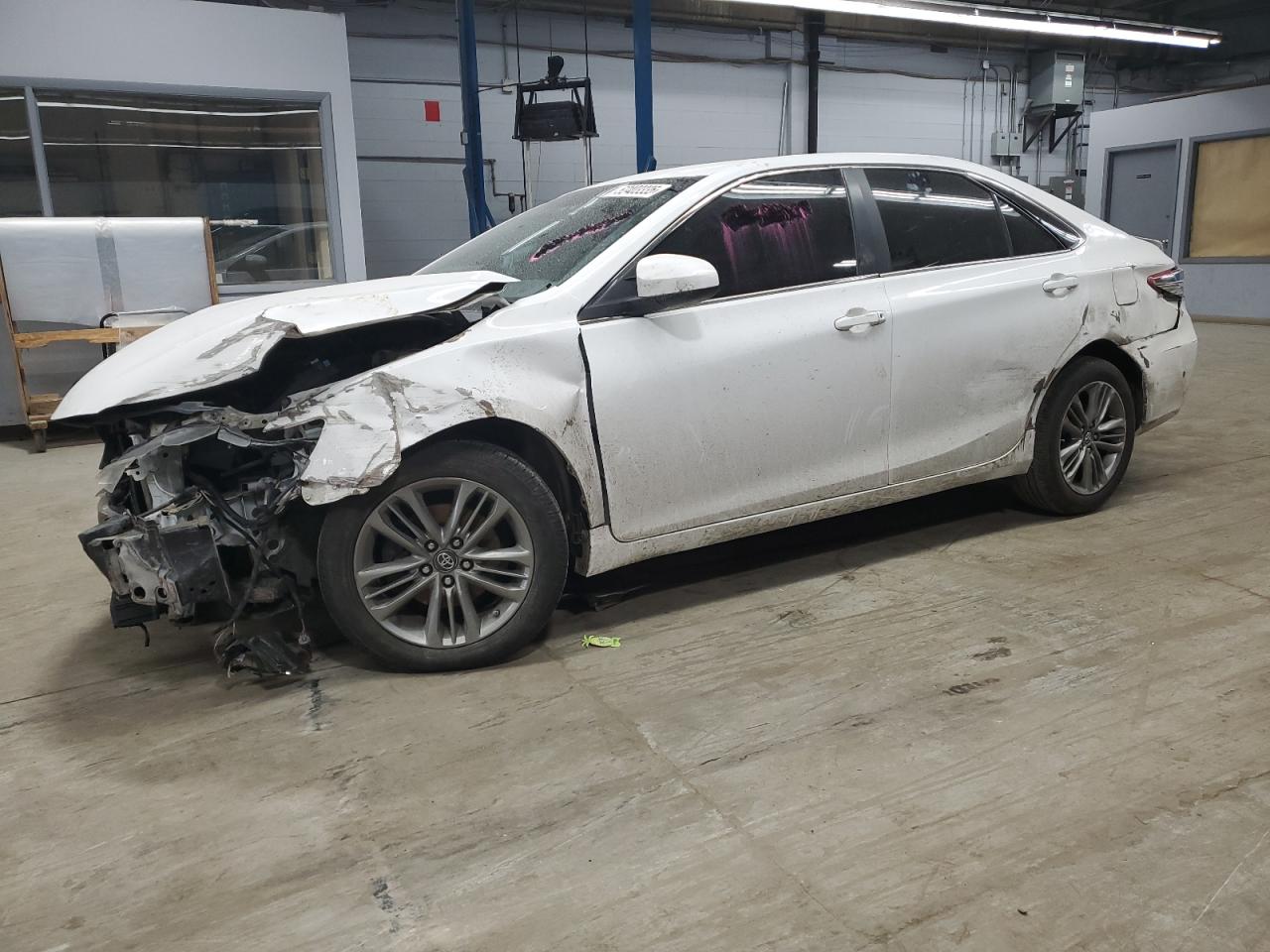 2016 Toyota Camry Le იყიდება Wheeling-ში, IL - All Over