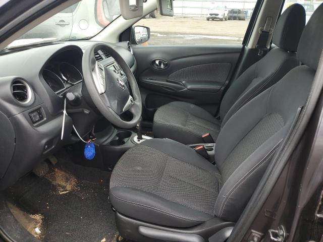 Седани NISSAN VERSA 2015 Сірий