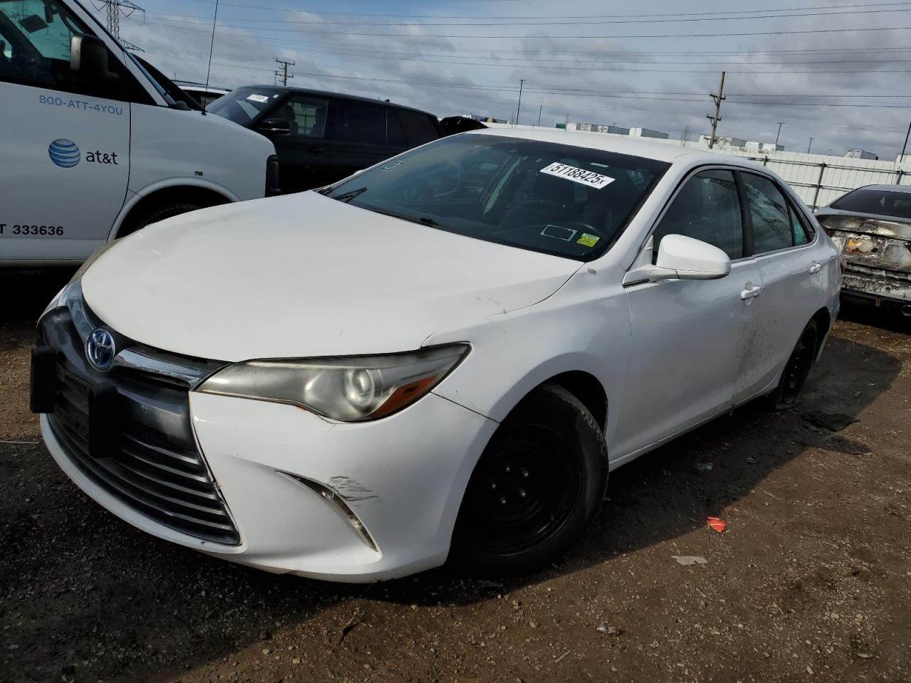 2015 Toyota Camry Hybrid for Sale in Elgin, IL - Minor Dent/Scratches