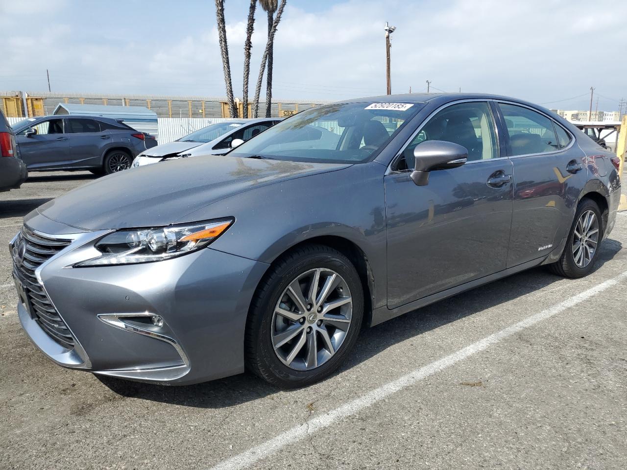 2016 Lexus Es 300H იყიდება Van Nuys-ში, CA - Water/Flood