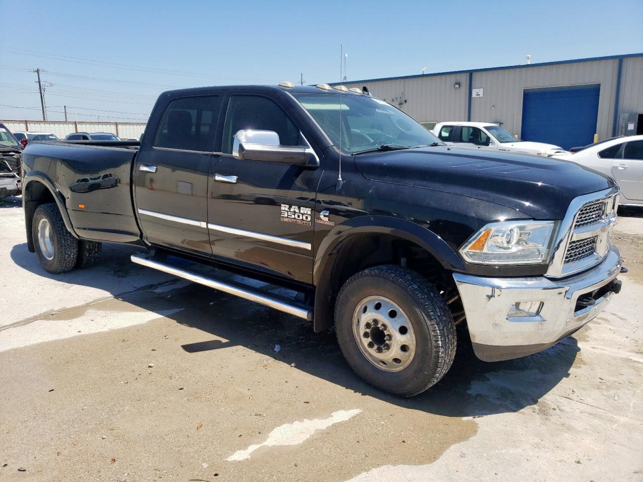 2016 RAM 3500 - Image 4