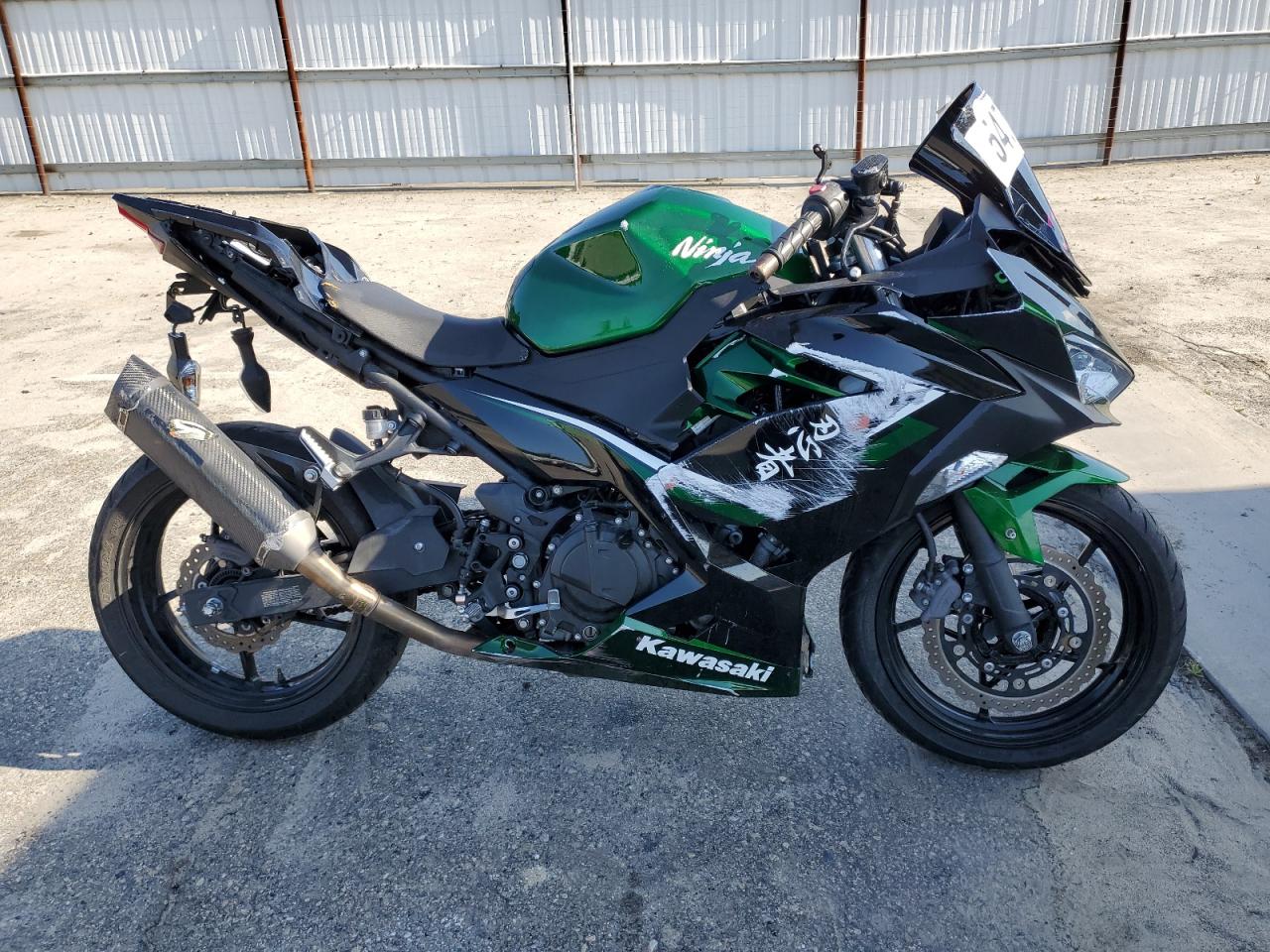 Fresno, CA에서 판매 중인 2018 Kawasaki Ex400 - Side