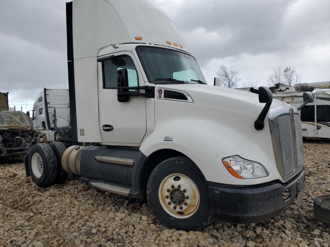 2016 Kenworth T680 Semi Truck for Sale in Ebensburg, PA - Normal Wear