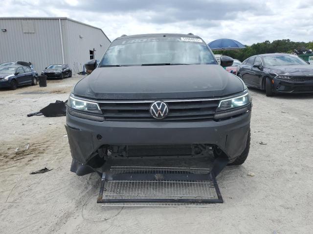  VOLKSWAGEN TIGUAN 2018 Zielony