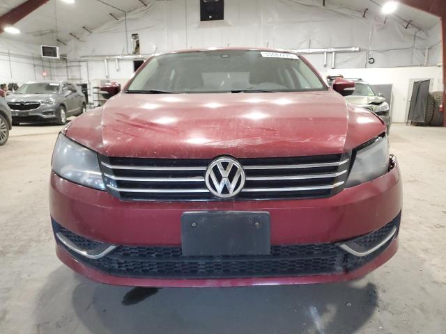  VOLKSWAGEN PASSAT 2015 Красный