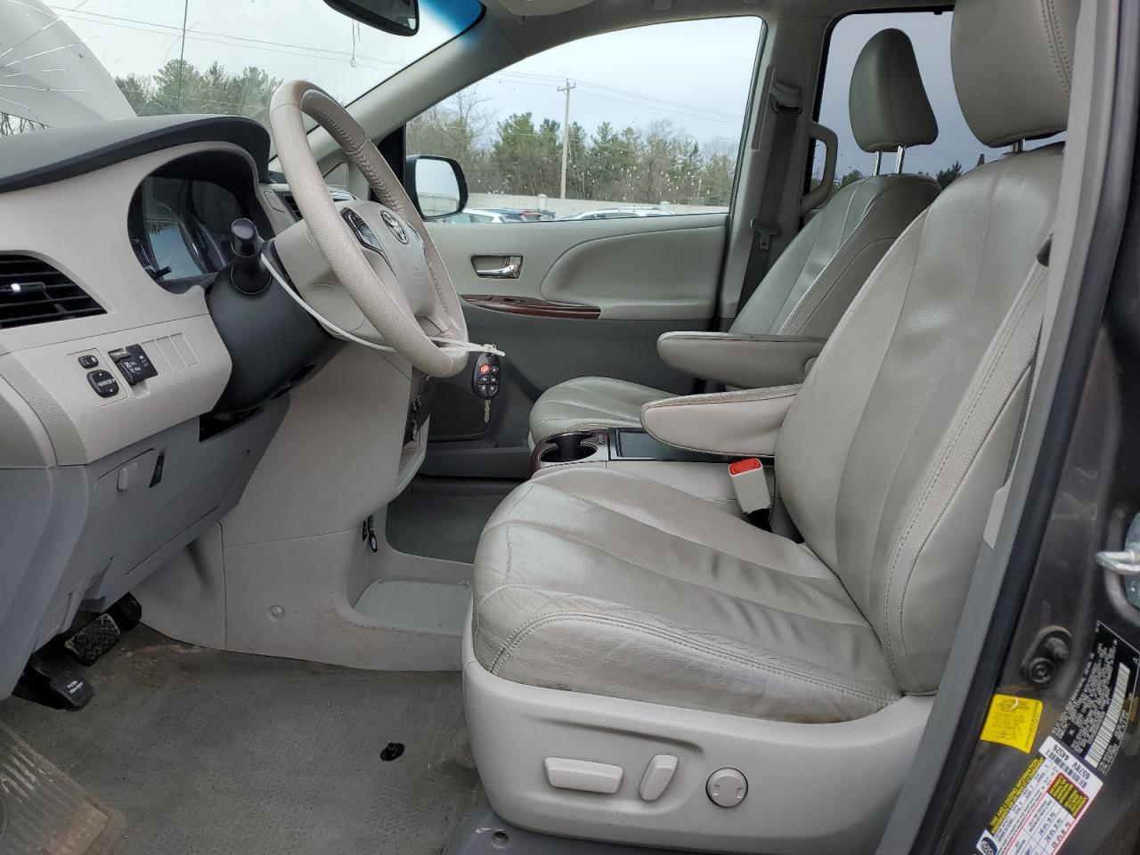 2013 Toyota Sienna Xle VIN: 5TDYK3DC8DS307826 Lot: 53960435