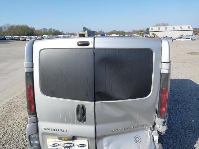2003 VAUXHALL VIVARO 290
