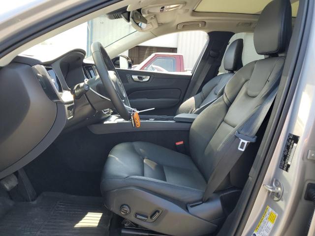  VOLVO XC60 CORE 2024 Srebrny