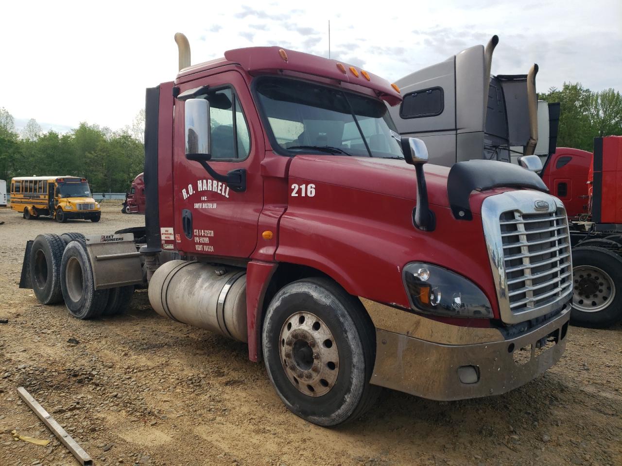 2014 Freightliner Cascadia 125 Semi Truck for Sale in Chatham, VA - Front End