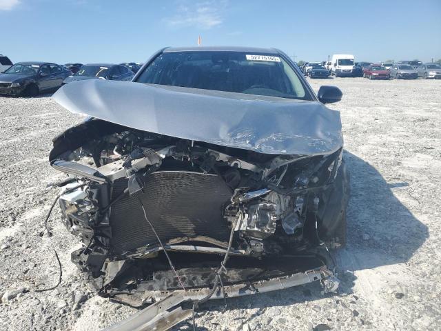 TOYOTA CAMRY 2019 Srebrny