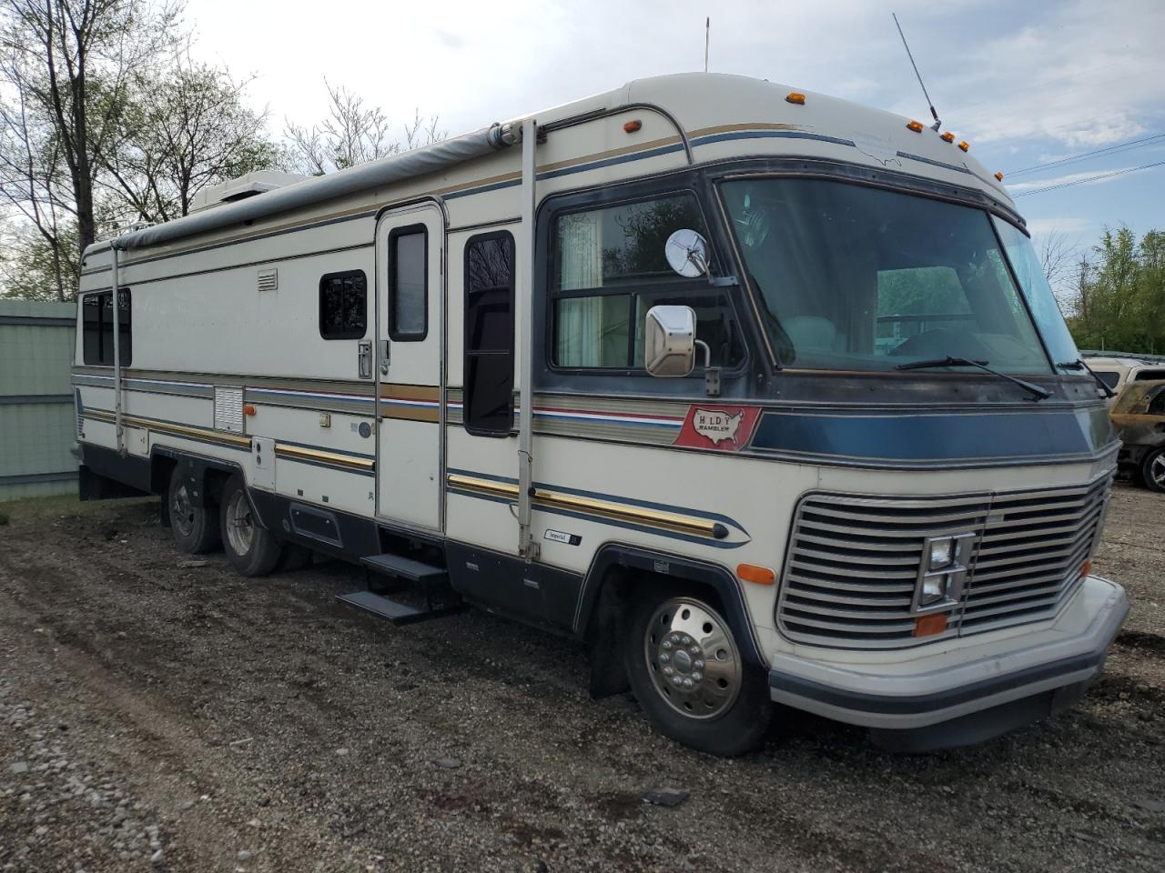 1983 Chevrolet P30 for Sale in Pekin, IL - Top/Roof