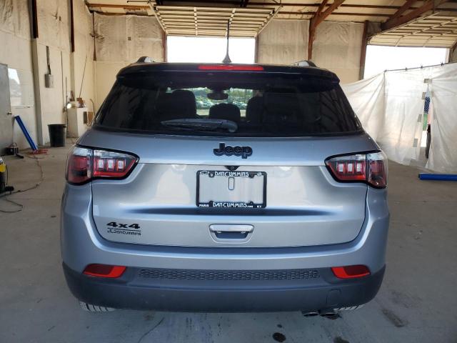  JEEP COMPASS 2018 Srebrny