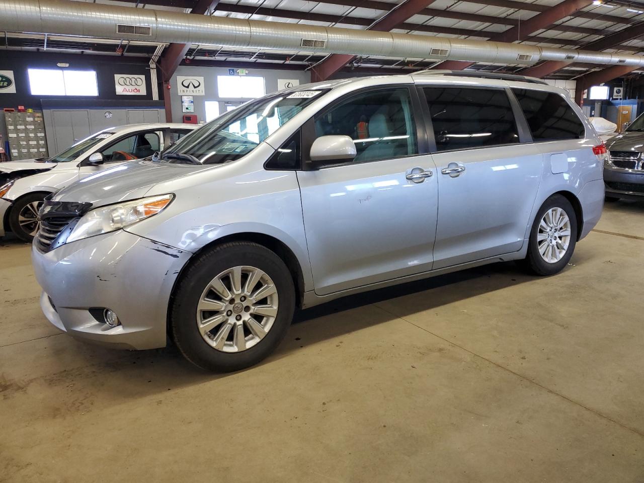 2012 Toyota Sienna Xle for Sale in East Granby, CT - Minor Dent/Scratches