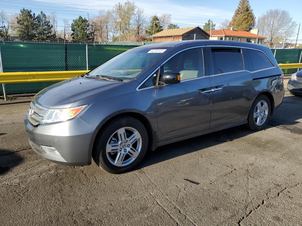 2011 Honda Odyssey Touring за продажба в Denver, CO - Minor Dent/Scratches