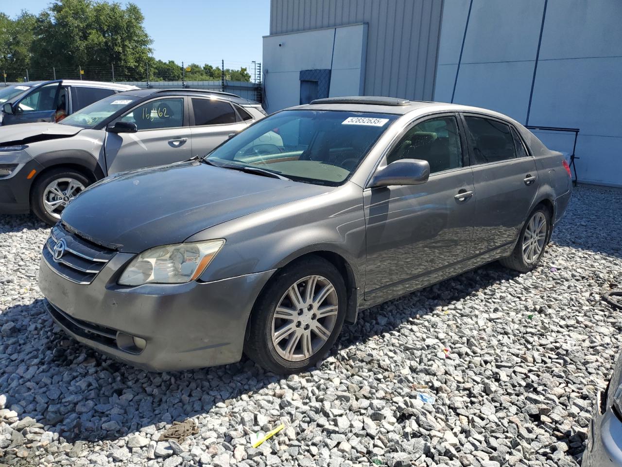 2005 Toyota Avalon Xl for Sale in Apopka, FL - Front End