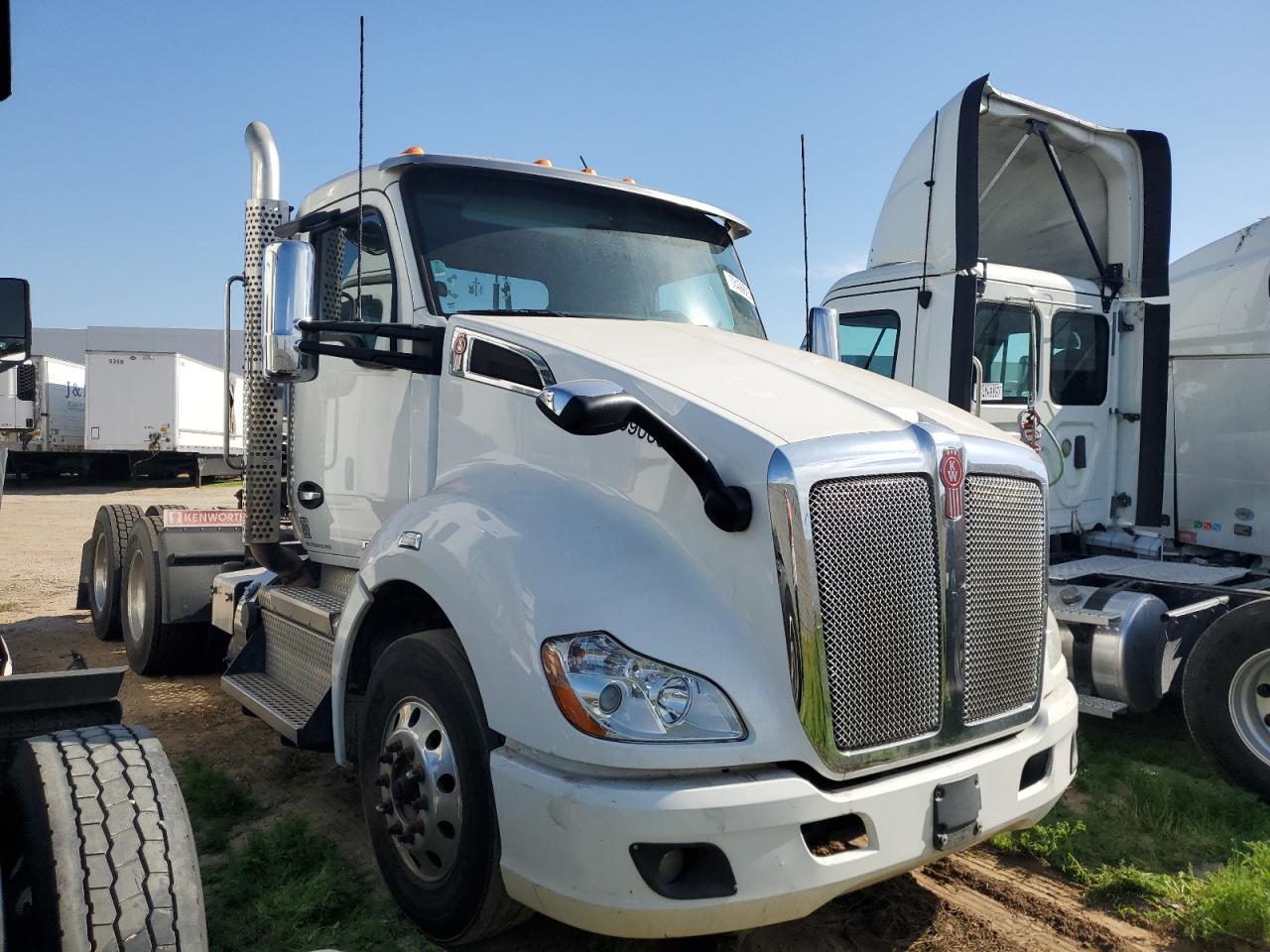 2020 Kenworth T680 Semi Truck for Sale in Colton, CA - Normal Wear