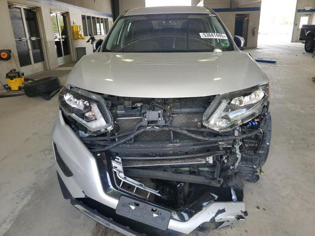  NISSAN ROGUE 2018 Srebrny