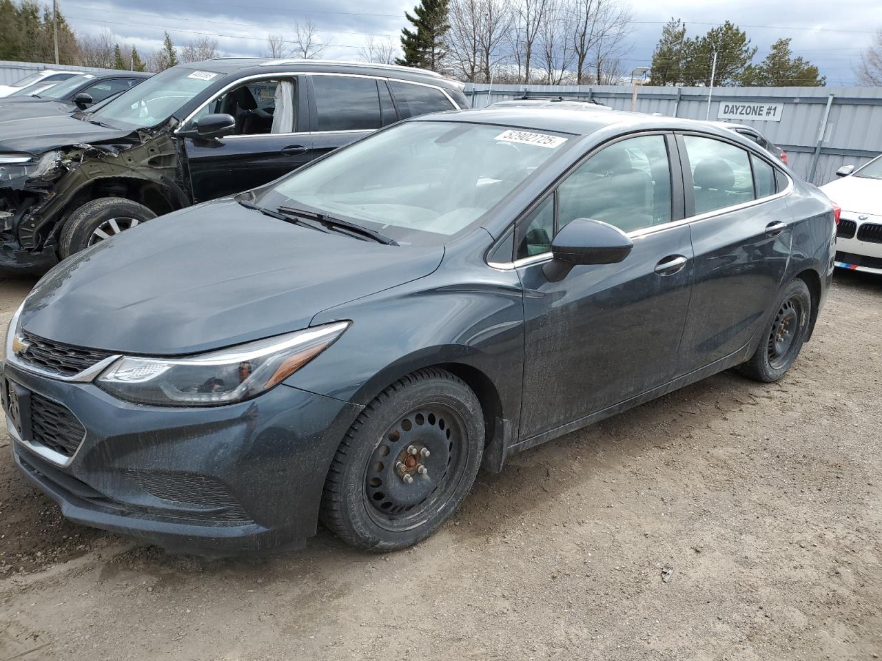 2017 Chevrolet Cruze Lt for Sale in Bowmanville, ON - Side