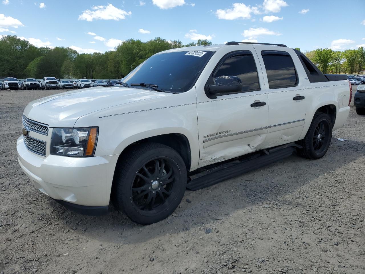 2010 Chevrolet Avalanche Ltz for Sale in Conway, AR - Side
