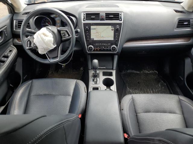  SUBARU OUTBACK 2018 Srebrny